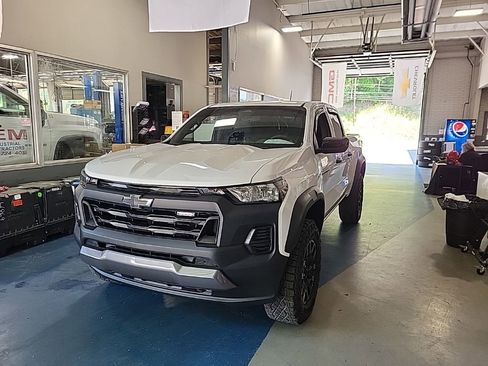 Certified 2024 Chevrolet Colorado Trail Boss AWD/4WD image 2