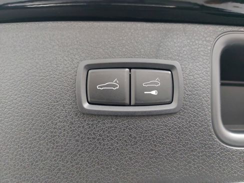 Certified 2022 Porsche Macan AWD/4WD image 15