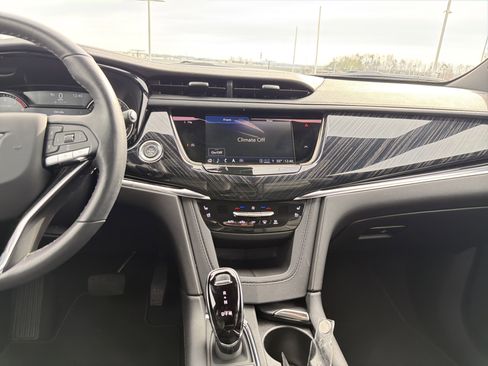 Used 2023 Cadillac XT6 Premium Luxury image 30