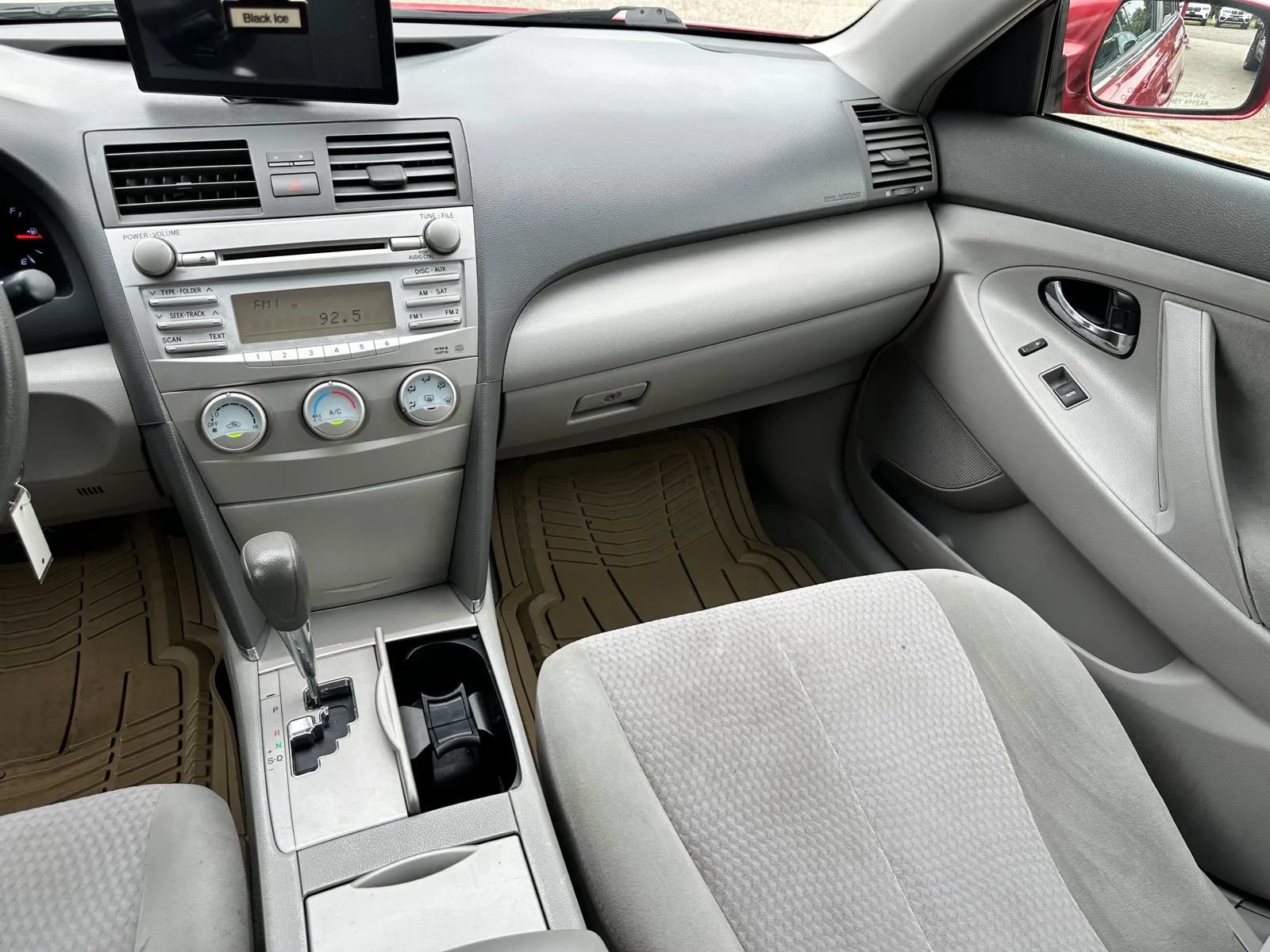Used 2011 Toyota Camry LE FWD image 12