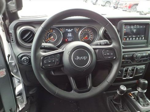 Used 2023 Jeep Gladiator Sport AWD/4WD image 7