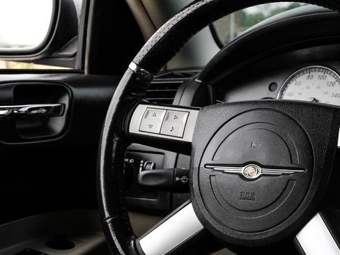 Used 2006 Chrysler 300 SRT8 w/ SRT Option Group II RWD image 15