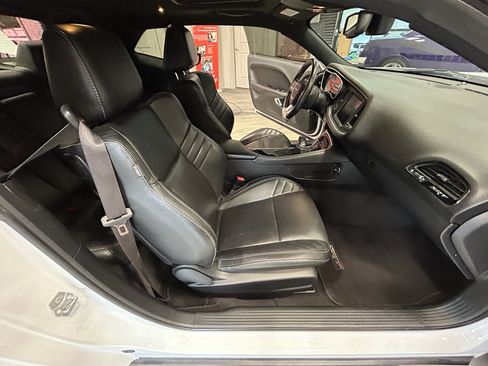 Used 2016 Dodge Challenger SRT w/ Technology Group RWD image 41
