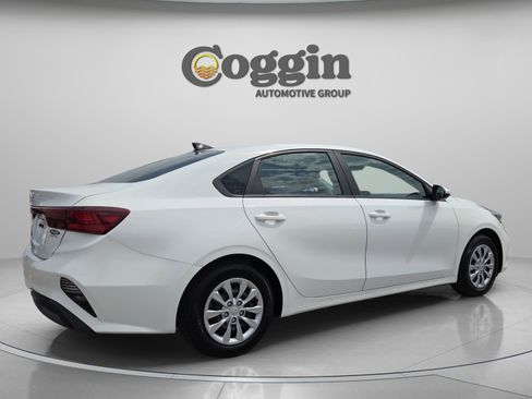 Used 2023 Kia Forte LX FWD image 5