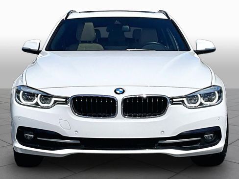 Used 2019 BMW 330i xDrive Wagon w/ Premium Package image 4