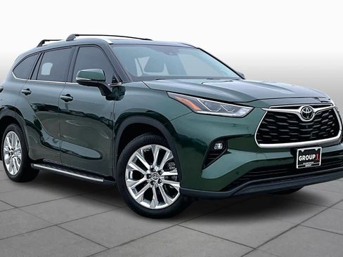 Used 2024 Toyota Highlander Limited image 2