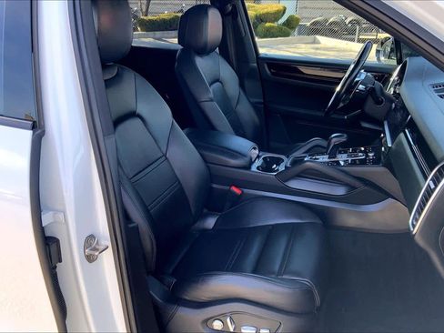 Used 2021 Porsche Cayenne S image 8
