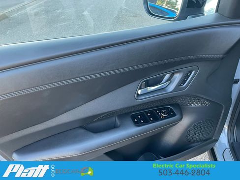 Used 2024 Nissan Ariya AWD image 18