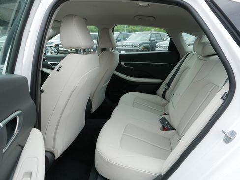 Certified 2025 Hyundai Sonata SEL AWD/4WD image 16