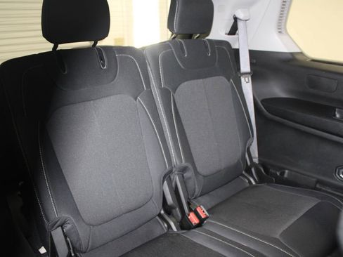 Used 2023 Jeep Grand Cherokee L Laredo image 32