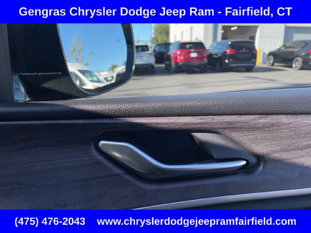 Used 2023 Jeep Grand Cherokee L Limited w/ Luxury Tech Group II AWD/4WD image 16
