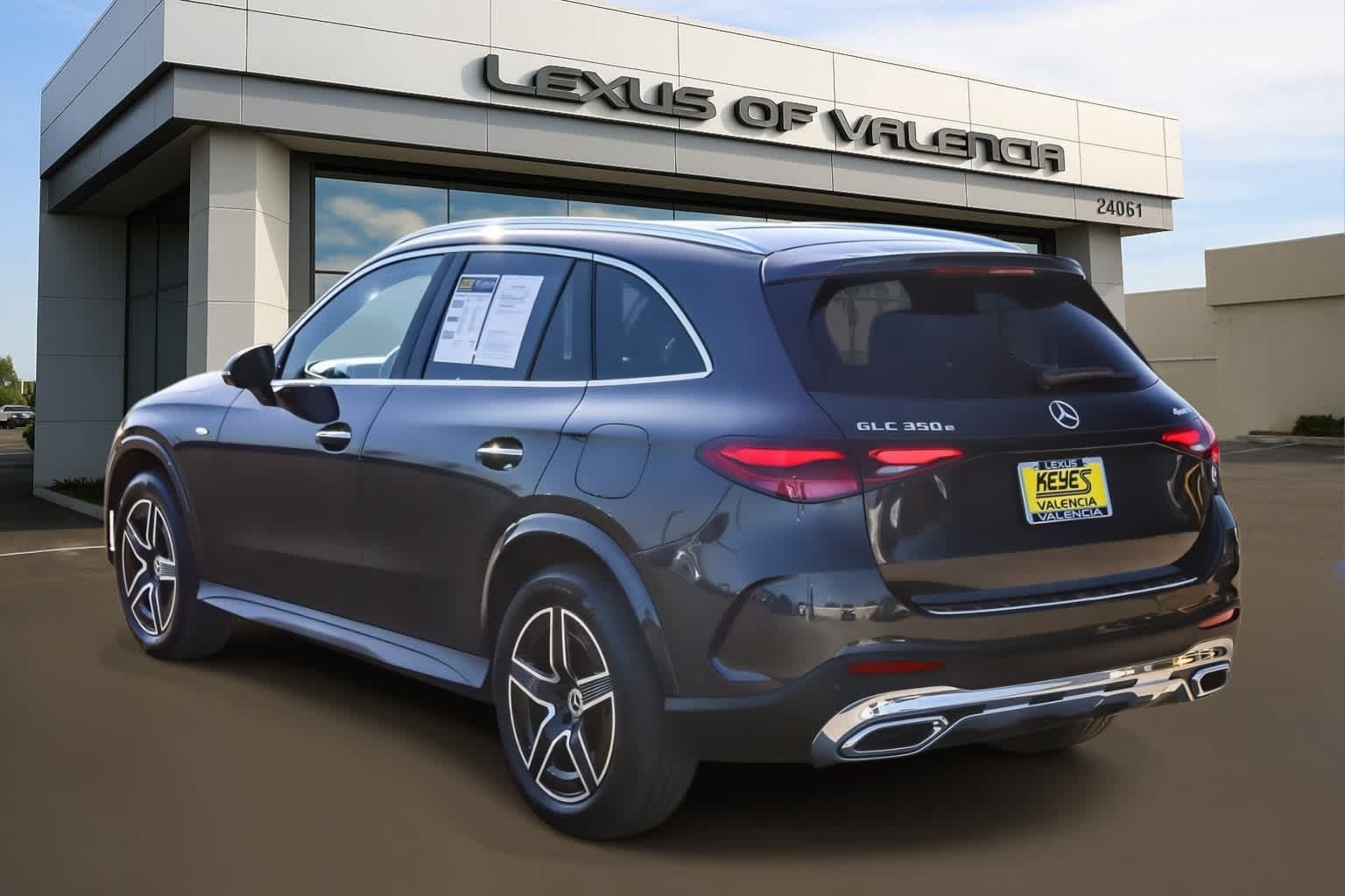 Used 2025 Mercedes-Benz GLC 350e 4MATIC image 2