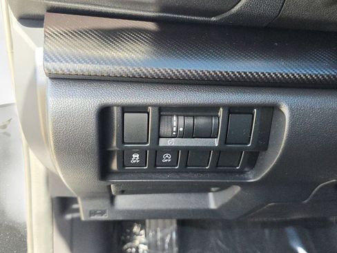 Used 2020 Subaru Crosstrek 2.0i Premium image 33