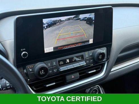 Used 2025 Toyota Grand Highlander AWD image 16