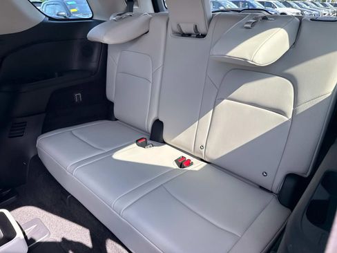 Used 2022 Nissan Pathfinder SL w/ SL Premium Package image 16