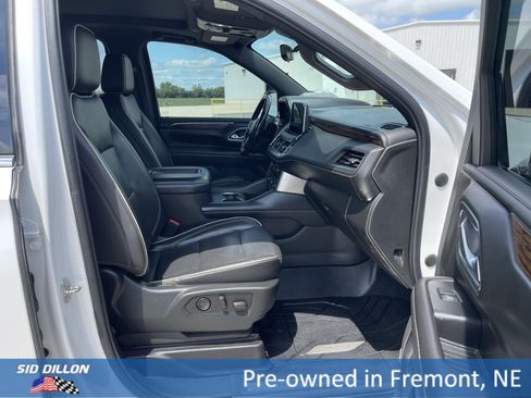 Used 2021 Chevrolet Suburban Premier w/ Premium Package image 12