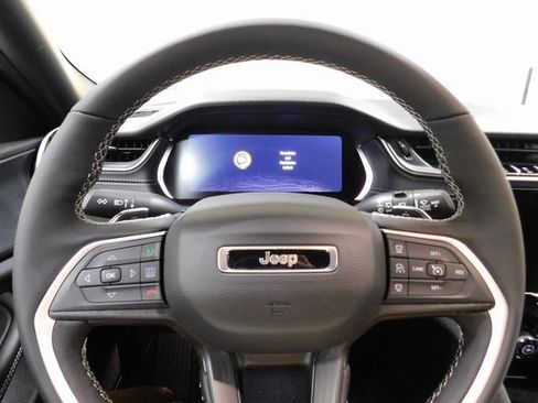 New 2025 Jeep Grand Cherokee Altitude image 6