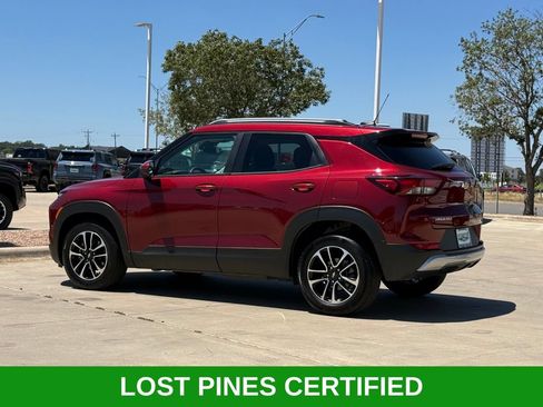 Used 2025 Chevrolet TrailBlazer LT FWD image 3