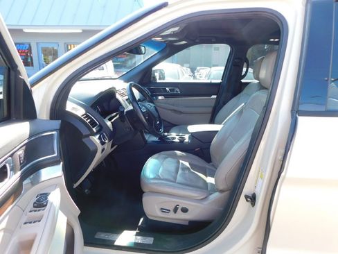 Used 2018 Ford Explorer Limited image 22