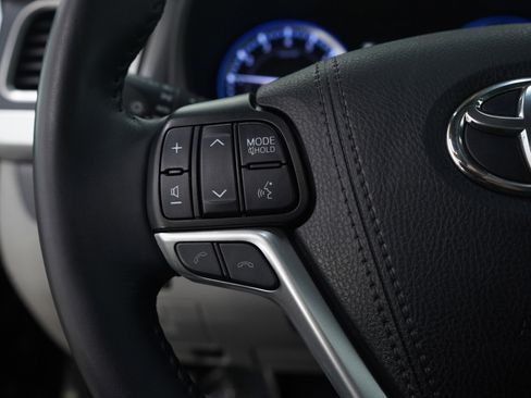 Used 2019 Toyota Highlander XLE image 28