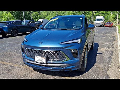 Used 2024 Buick Encore GX Avenir w/ Avenir Convenience Package AWD/4WD image 4