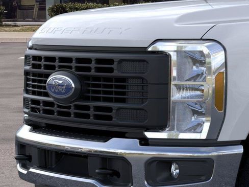 New 2026 Ford F250 XL w/ XL Chrome Package AWD/4WD image 17