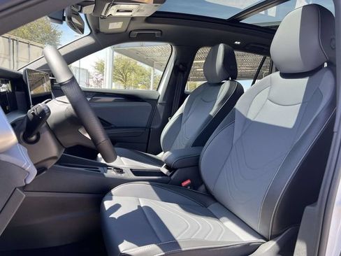 New 2026 Volkswagen Tiguan SE R-Line FWD image 12