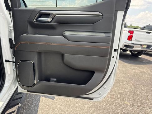 Used 2022 GMC Sierra 1500 AT4 w/ AT4 Premium Package AWD/4WD image 17