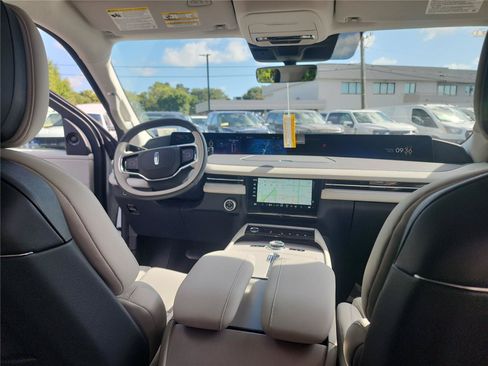 New 2026 Lincoln Navigator Premiere AWD/4WD image 22