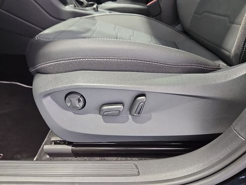 New 2026 Volkswagen Taos SE FWD image 18