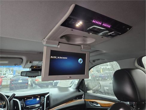 Used 2015 Cadillac Escalade ESV Premium image 21
