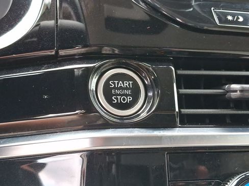 Used 2023 Nissan Pathfinder SL AWD/4WD image 27