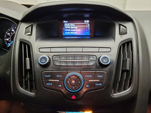 Used 2018 Ford Focus SE FWD image 25