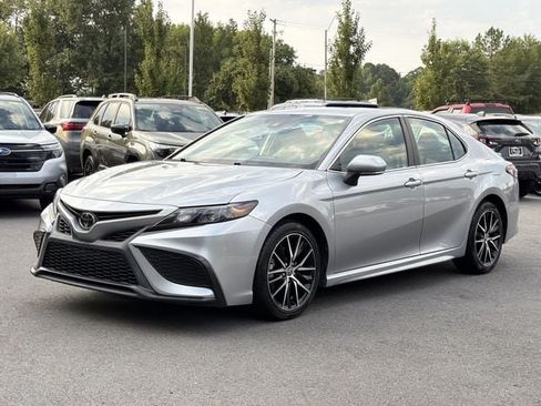Used 2022 Toyota Camry SE FWD image 7