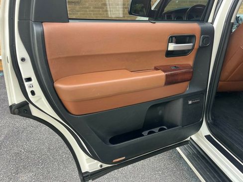 Used 2013 Toyota Sequoia Platinum image 29