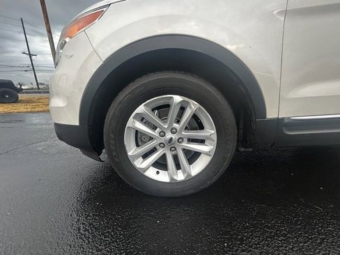 Used 2014 Ford Explorer XLT w/ Equipment Group 202A image 9
