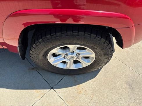 Used 2019 Toyota 4Runner SR5 AWD/4WD image 9
