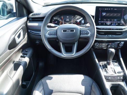 Used 2024 Jeep Compass Trailhawk AWD/4WD image 11