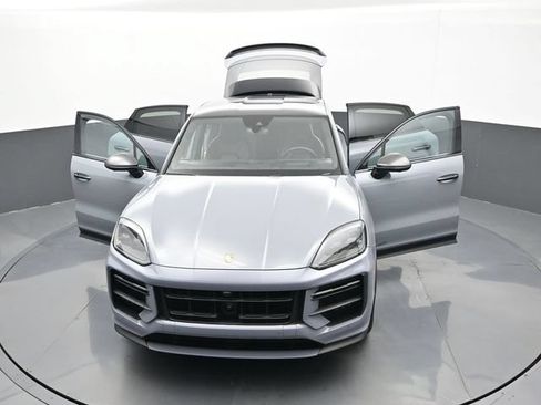 Certified 2024 Porsche Cayenne Turbo GT AWD/4WD image 32
