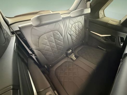 Used 2026 BMW X7 xDrive40i w/ M Sport Package image 35