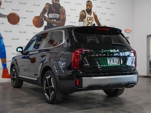 Used 2025 Kia Telluride S FWD image 23