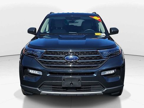 Used 2022 Ford Explorer XLT w/ Equipment Group 202A image 8