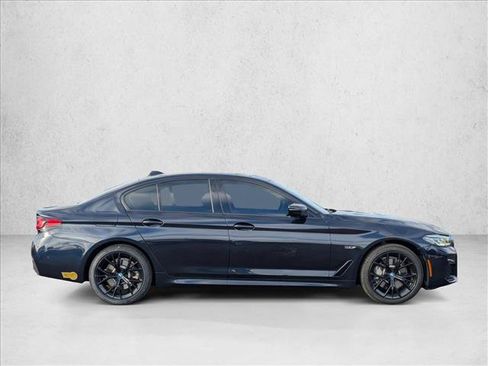 Used 2022 BMW 530e w/ Premium Package image 4