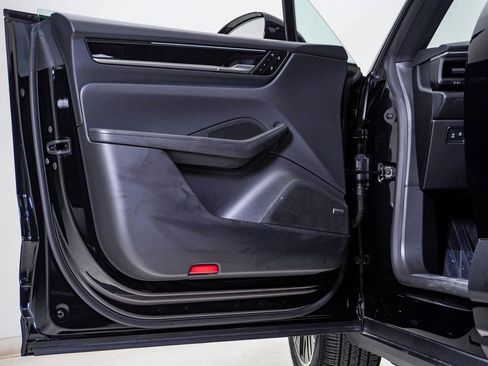 Certified 2025 Porsche Macan Electric image 25