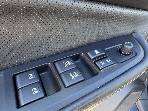 Used 2017 Subaru Outback 2.5i Limited image 11