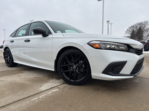 Used 2024 Honda Civic Sport image 2