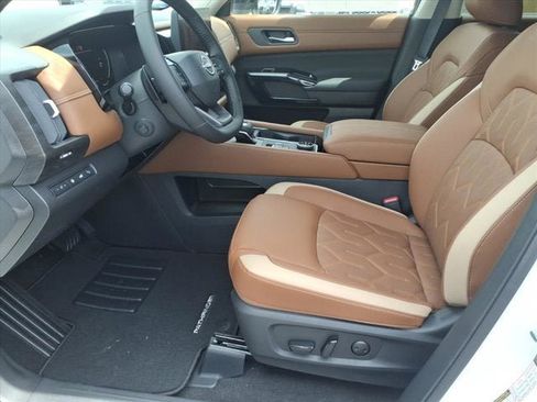 New 2026 Nissan Pathfinder Platinum AWD/4WD image 7