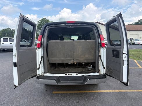 Used 2017 Chevrolet Express 3500 LT w/ LT Preferred Equipment Group RWD image 13