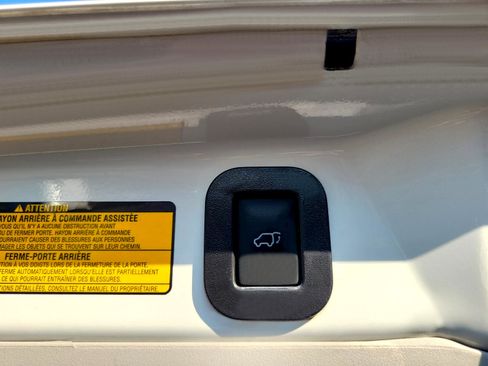 Used 2013 Toyota Sienna XLE image 21