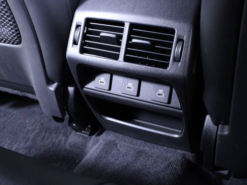 Used 2022 Jaguar E-PACE SE image 16